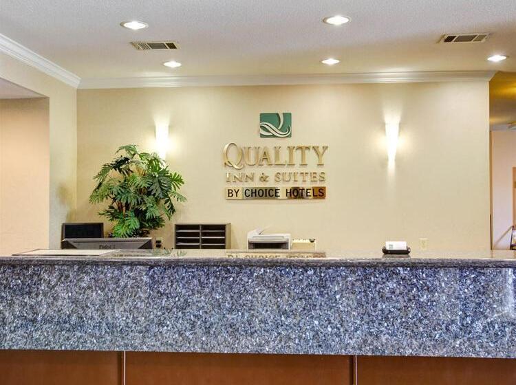 هتل Quality Inn & Suites Near University