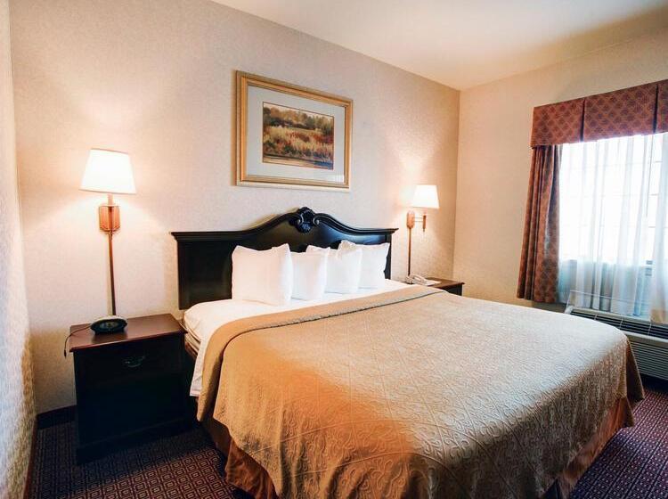 هتل Quality Inn & Suites Near University