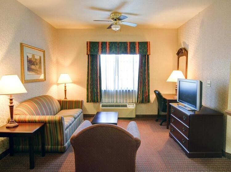 هتل Quality Inn & Suites Near University