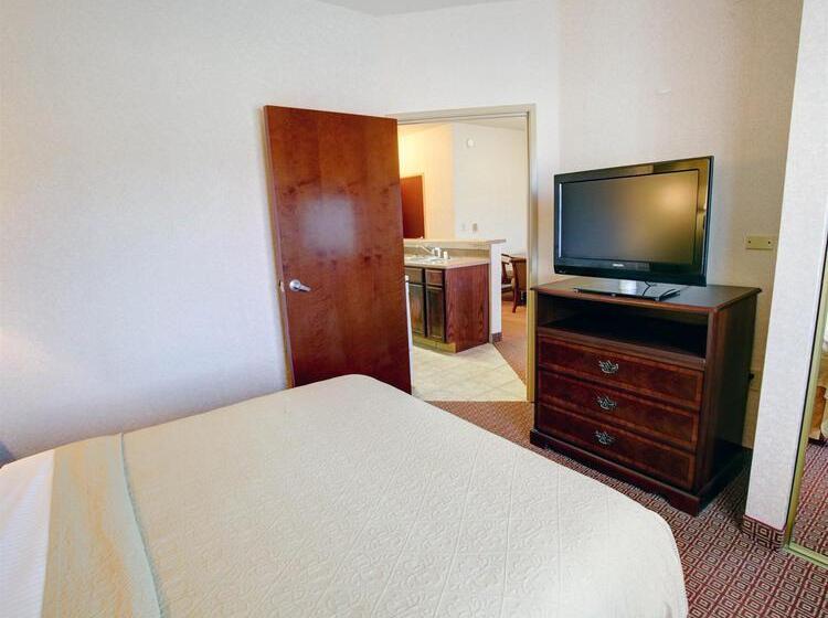 هتل Quality Inn & Suites Near University