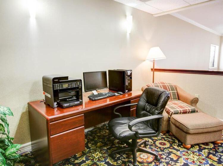 هتل Quality Inn & Suites Near University