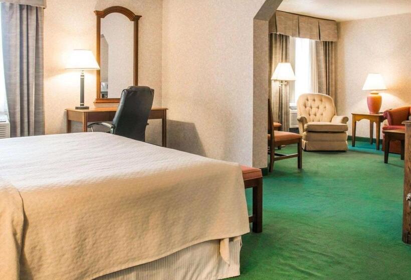 בית מלון כפרי Quality Inn & Suites Next To The Casino