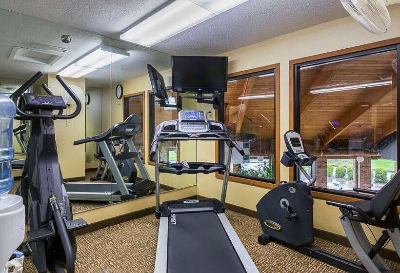 هتل Quality Inn Waverly