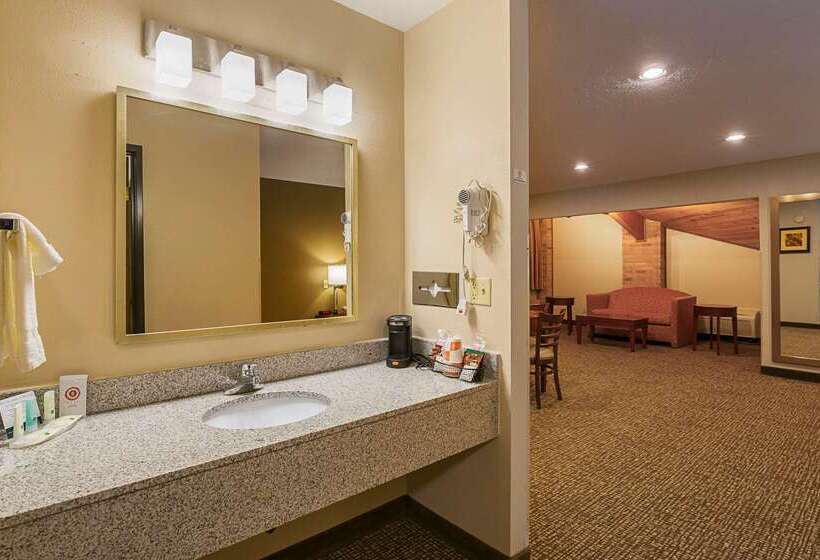 هتل Quality Inn Waverly