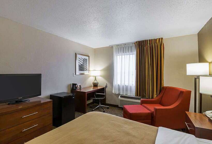 هتل Quality Inn Waverly