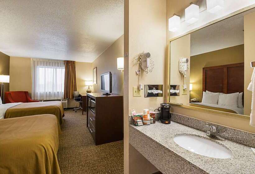 هتل Quality Inn Waverly