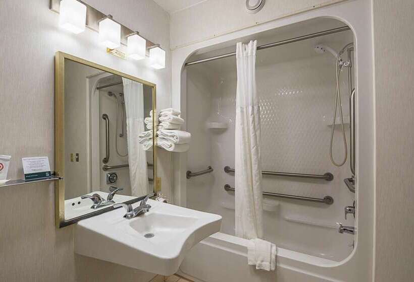 هتل Quality Inn Waverly