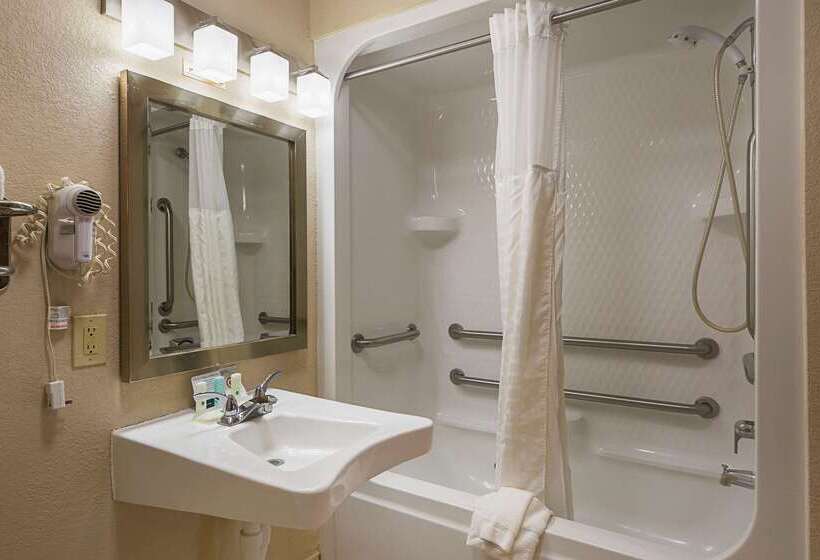 هتل Quality Inn Waverly