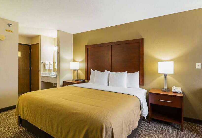 هتل Quality Inn Waverly