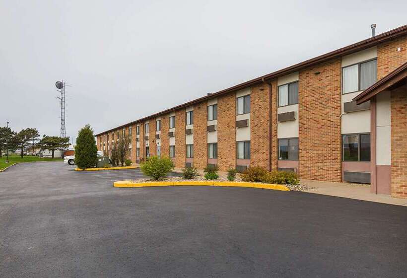 هتل Quality Inn Waverly