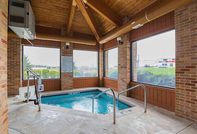 هتل Quality Inn Waverly