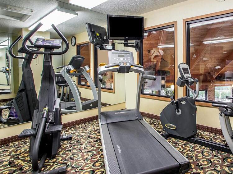 هتل Quality Inn Waverly
