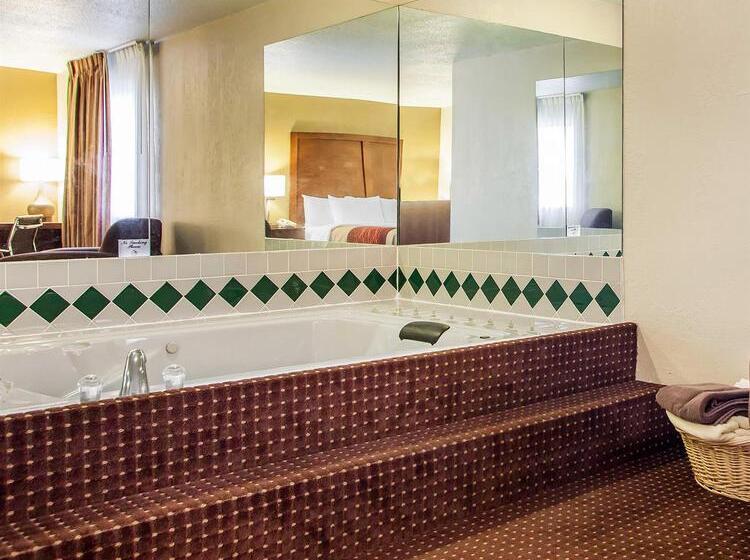 هتل Quality Inn Waverly
