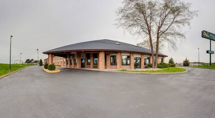 هتل Quality Inn Waverly