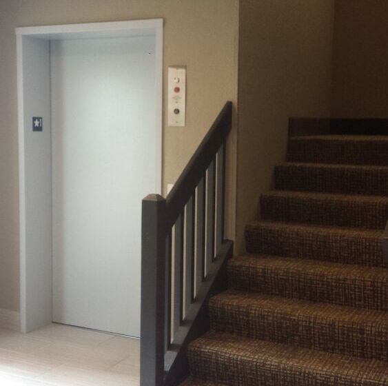 هتل Quality Inn Waverly