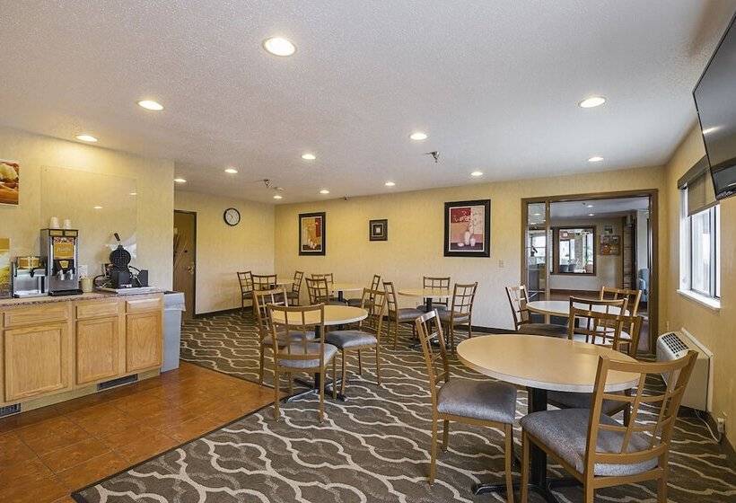 هتل Quality Inn Waverly