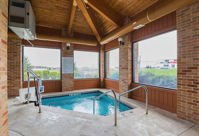هتل Quality Inn Waverly