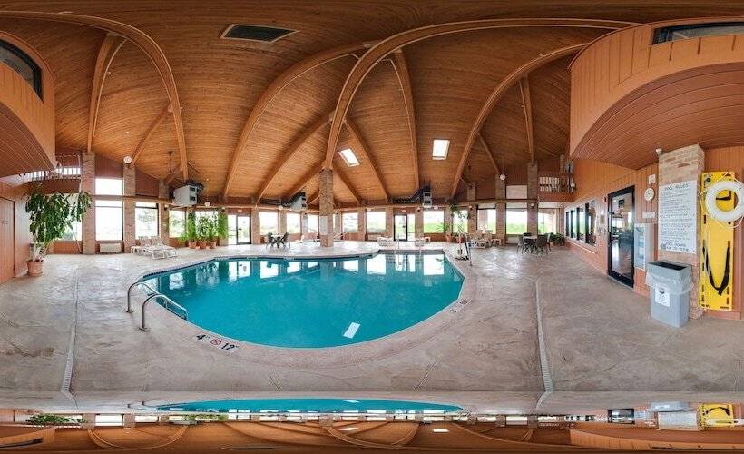 هتل Quality Inn Waverly