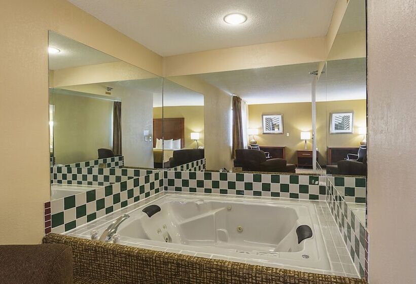 هتل Quality Inn Waverly