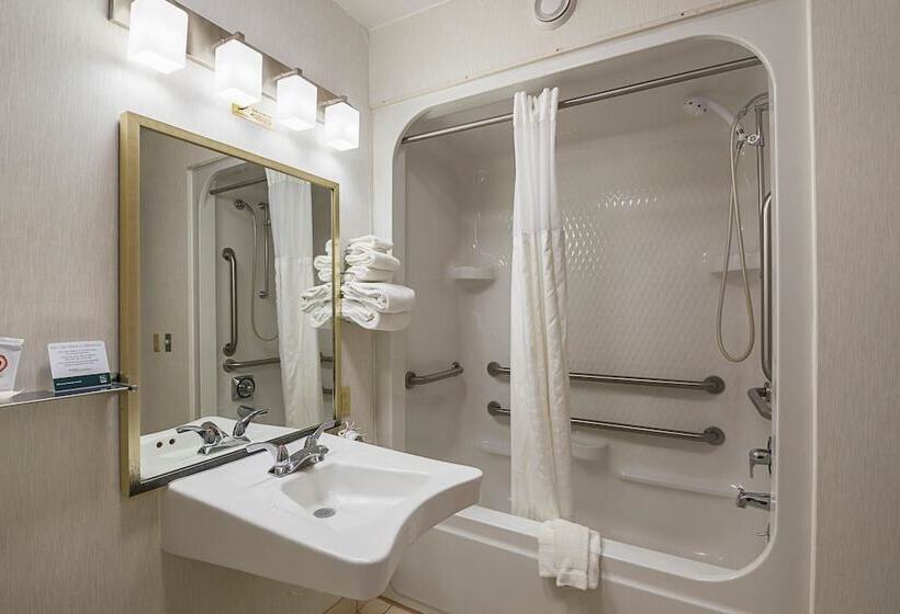 هتل Quality Inn Waverly