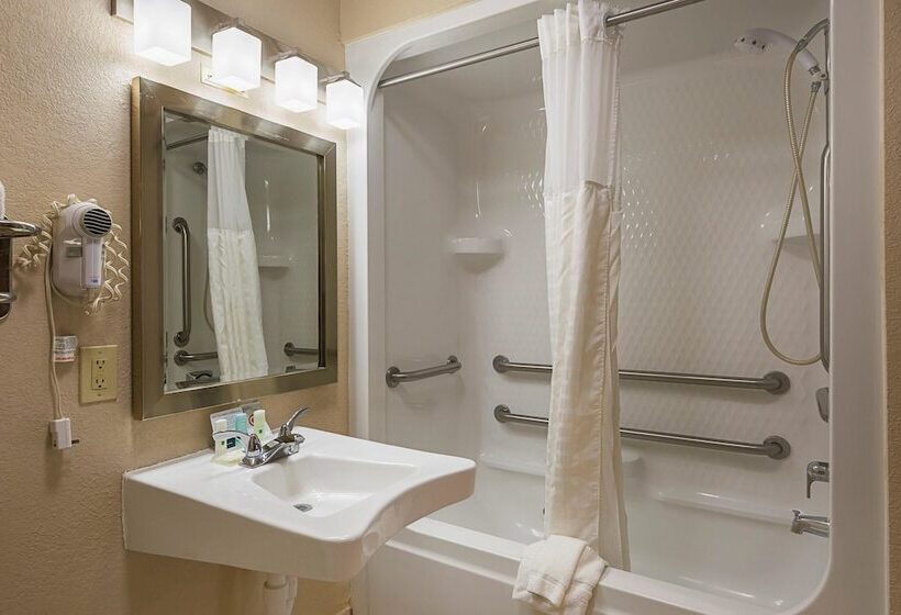 هتل Quality Inn Waverly