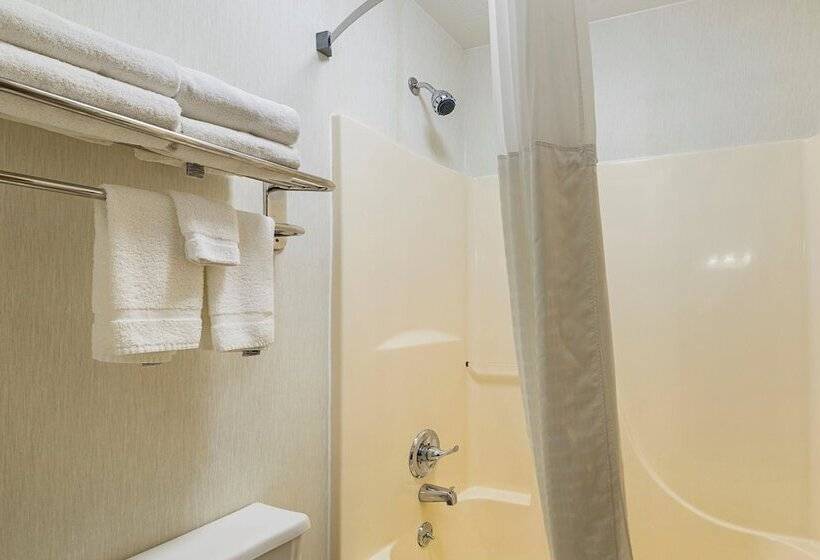 هتل Quality Inn Waverly