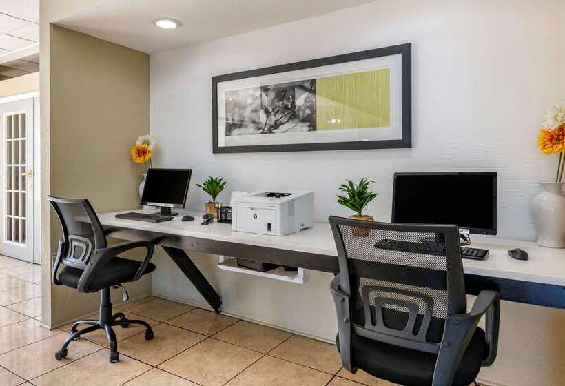 Отель Quality Inn Zephyrhillsdade City