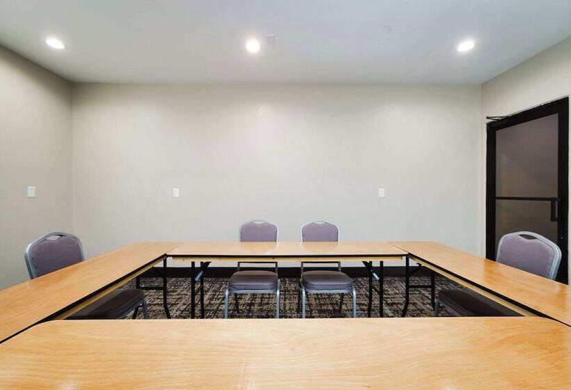 هتل Quality Suites Houston Hobby Airport