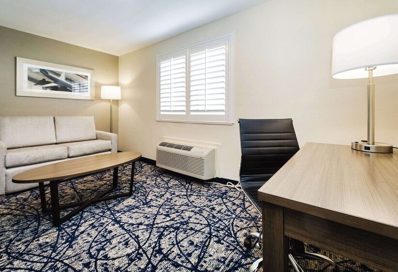 هتل Quality Suites Houston Hobby Airport
