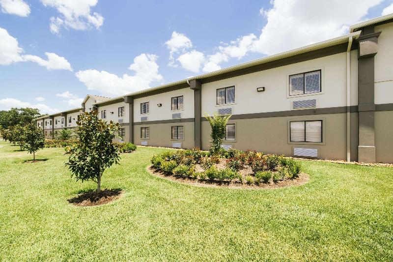 هتل Quality Suites Houston Hobby Airport