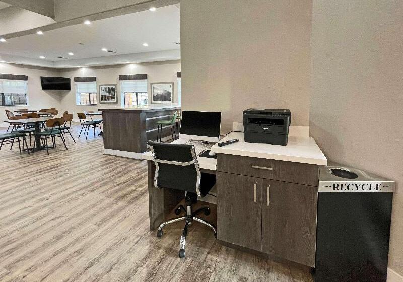 هتل Quality Suites Houston Hobby Airport