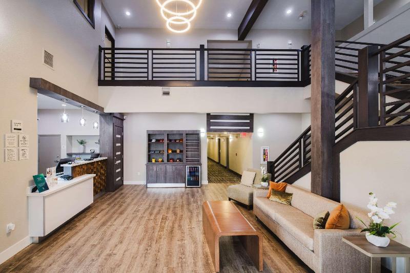 هتل Quality Suites Houston Hobby Airport