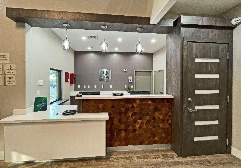 هتل Quality Suites Houston Hobby Airport