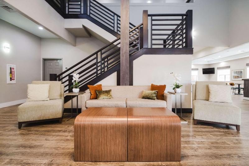 هتل Quality Suites Houston Hobby Airport