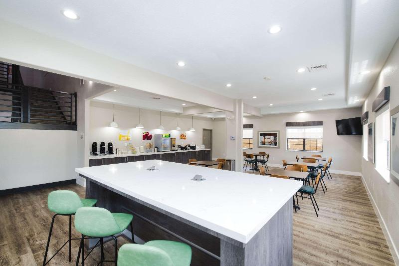 هتل Quality Suites Houston Hobby Airport