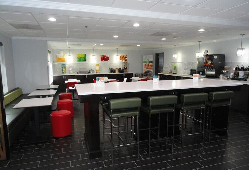 ホテル Quality Suites Pineville  Charlotte