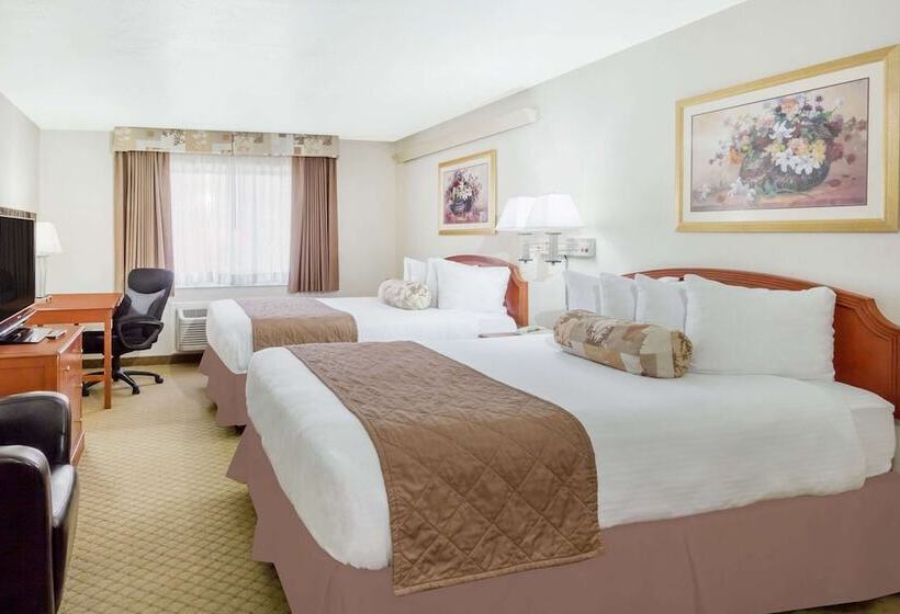 فندق Ramada By Wyndham Ely