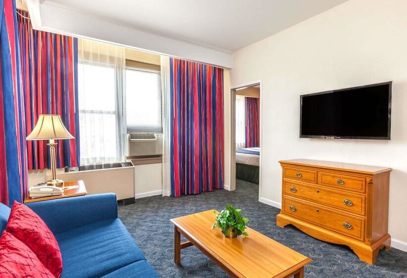 هتل Ramada By Wyndham Jersey City