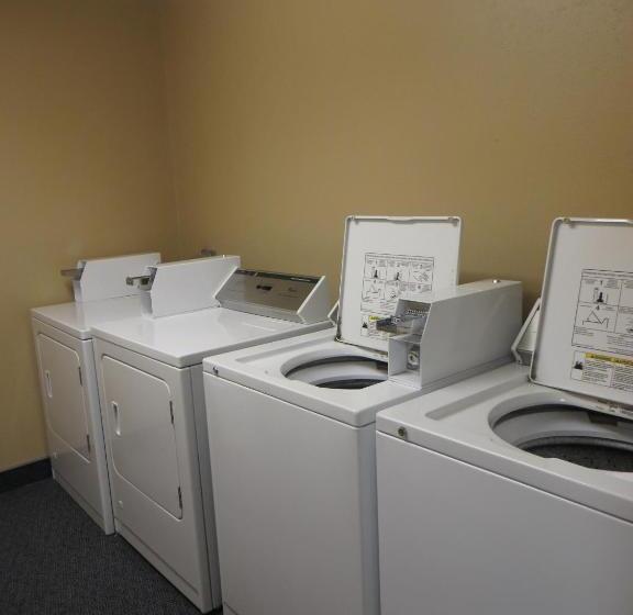 هتل Ramada By Wyndham Springfield North