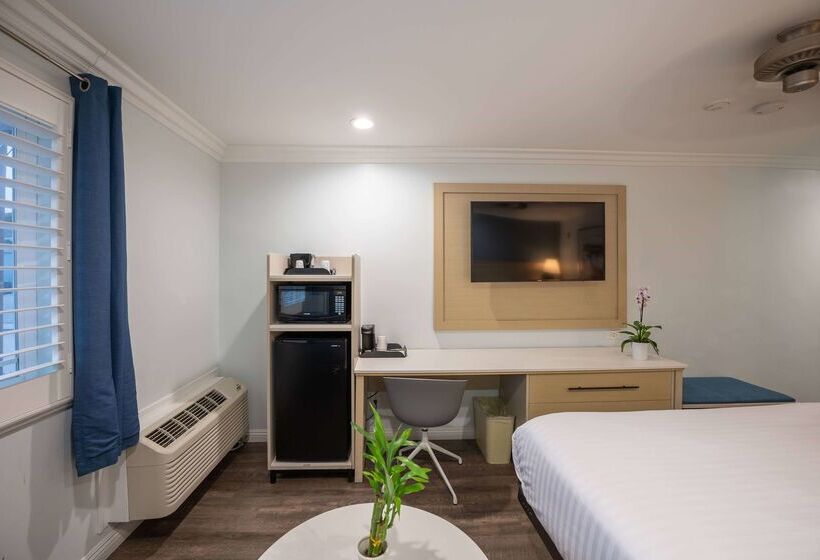 هتل Ramada By Wyndham Redondo Beach