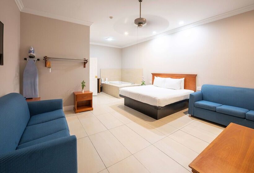 هتل Ramada By Wyndham Redondo Beach