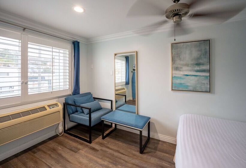 هتل Ramada By Wyndham Redondo Beach