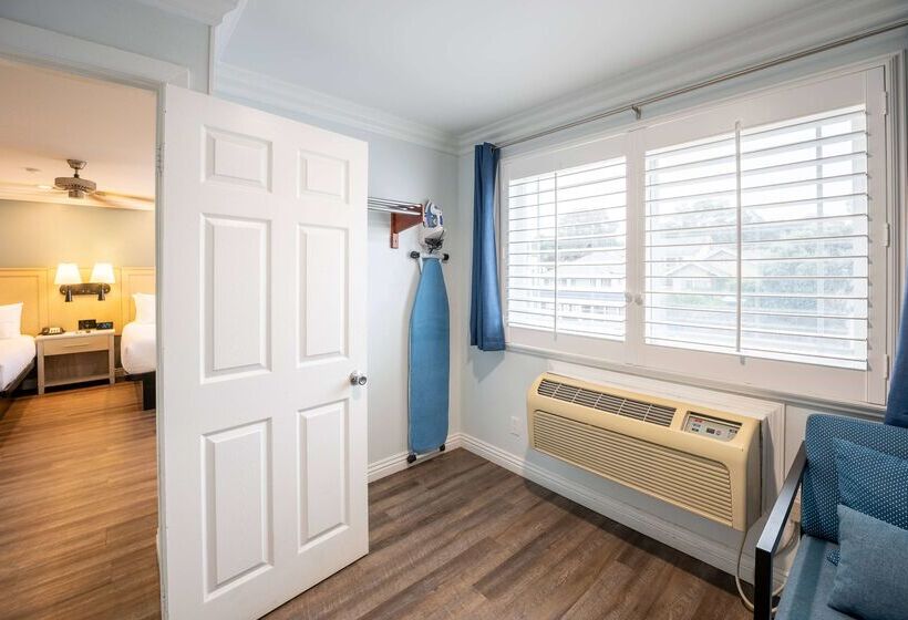 هتل Ramada By Wyndham Redondo Beach