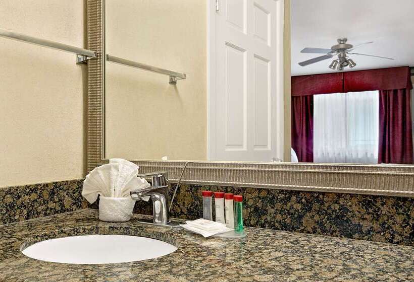 هتل Ramada By Wyndham Redondo Beach