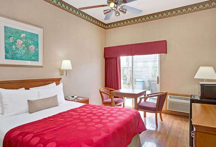 هتل Ramada By Wyndham Redondo Beach