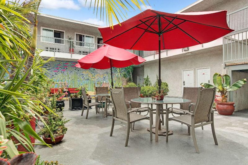هتل Ramada By Wyndham Redondo Beach