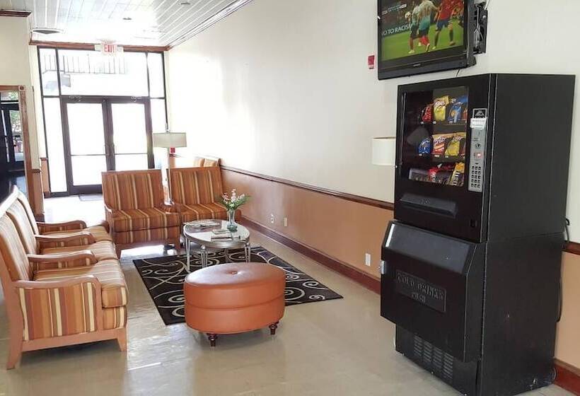 فندق Red Carpet Inn & Suites