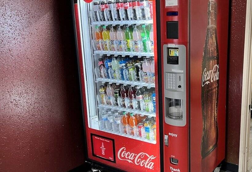 בית מלון כפרי Red Roof Inn & Suites Indianapolis Airport