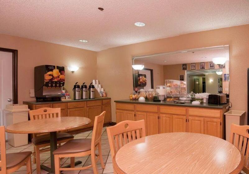 فندق Red Roof Inn & Suites Pensacola East   Milton