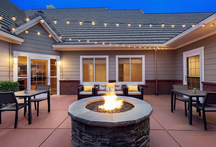 Отель Residence Inn By Marriott Vacaville